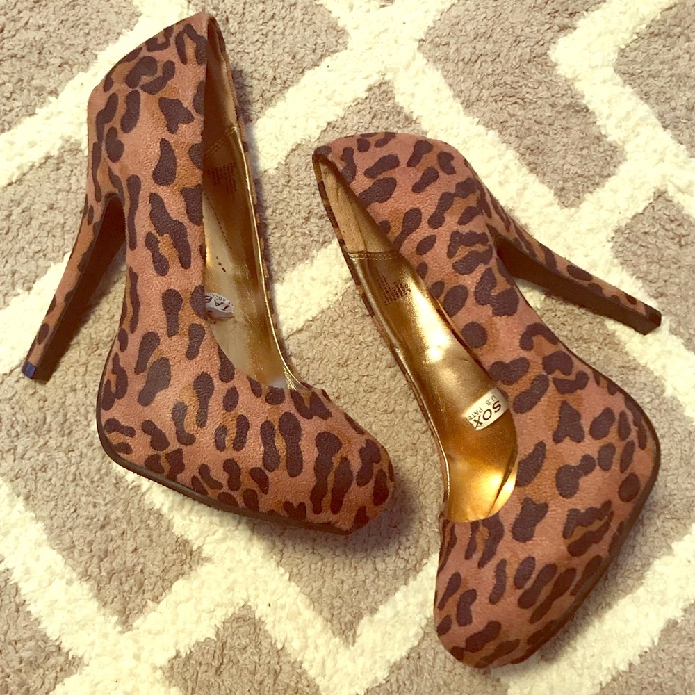 CHEETAH HEELS *NWOB